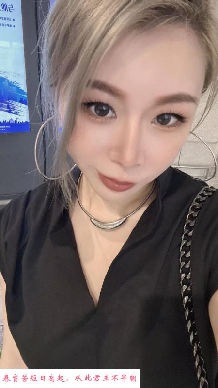 倒挂美娇娘猫咪 第1张