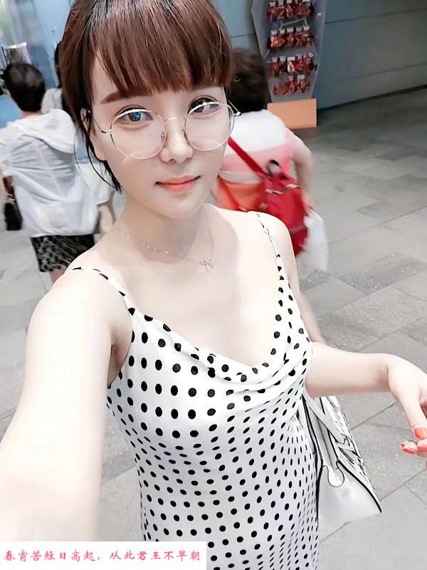 三通颜值骚美女 第2张