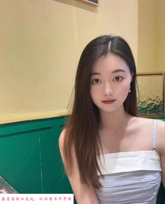 带点小清新的美女 第3张