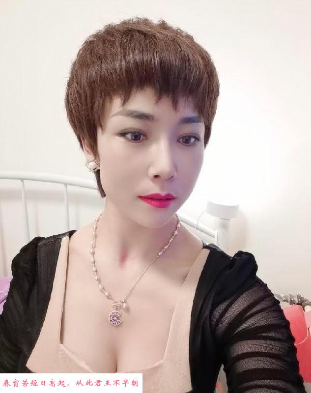 性感短发美少妇 第1张