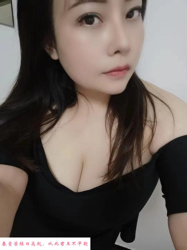 一字马巨乳少妇 第3张