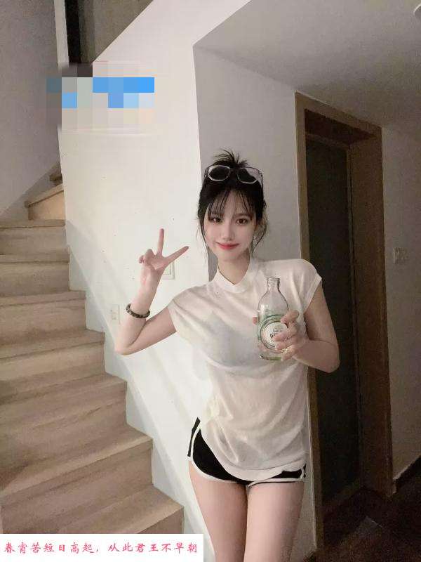 性感年轻小骚货 第1张