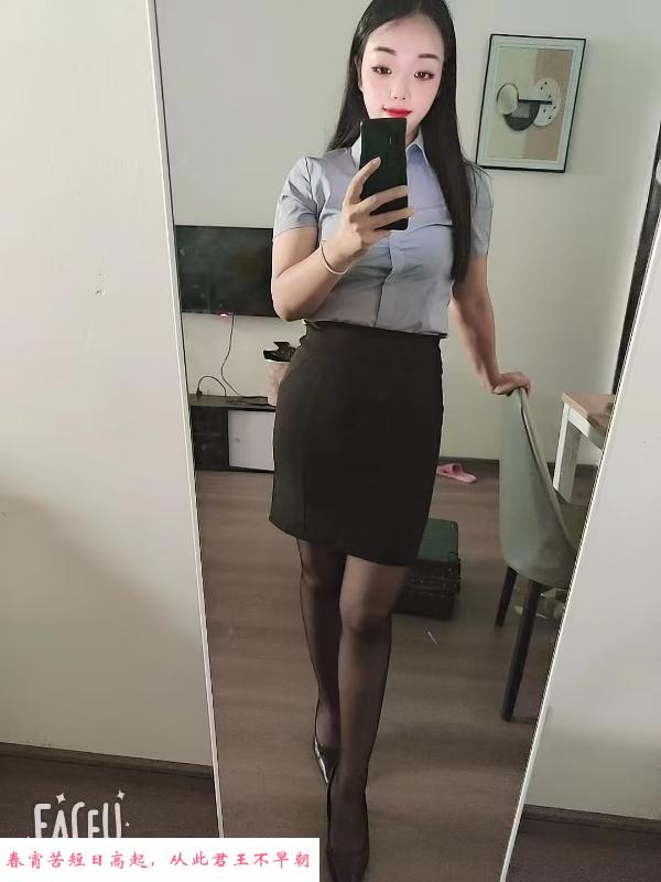 制服少妇 第1张