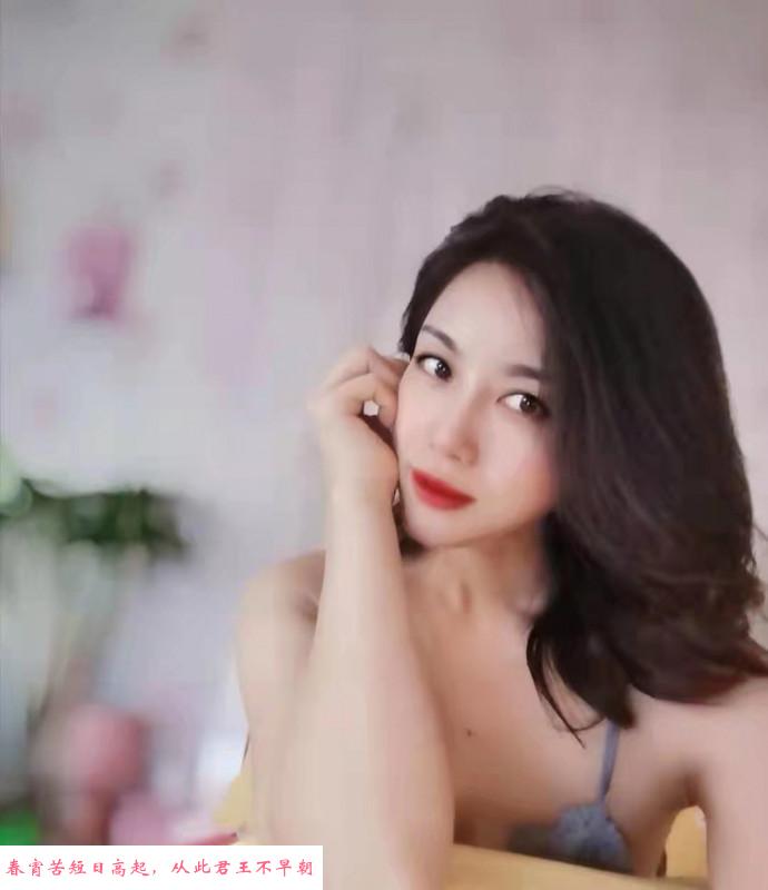 苗条小少妇 第2张