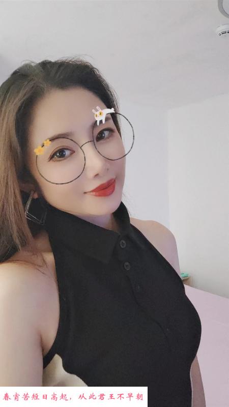 七月小姐姐居家开大 第2张