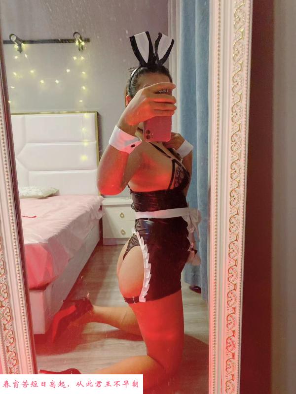 潮喷三通妹妹 第1张