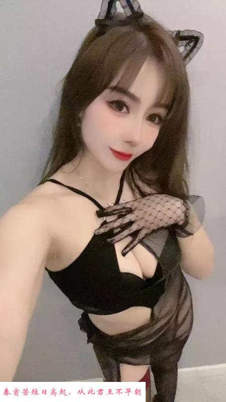 黄岛制服风骚少妇 第1张
