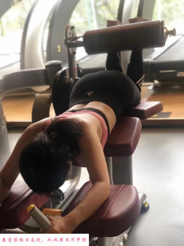美胸半夏瑜伽小姐姐 第2张