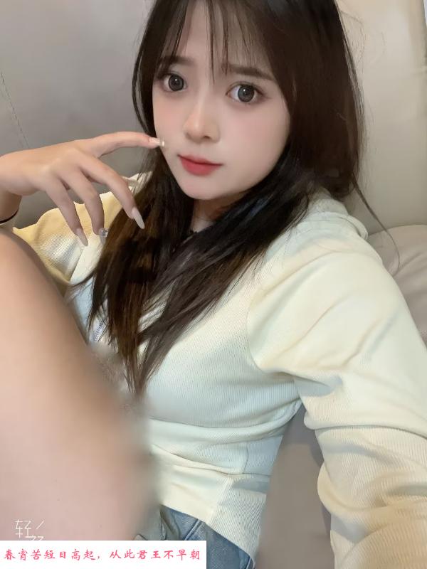 东站附近的年轻妹子 第1张