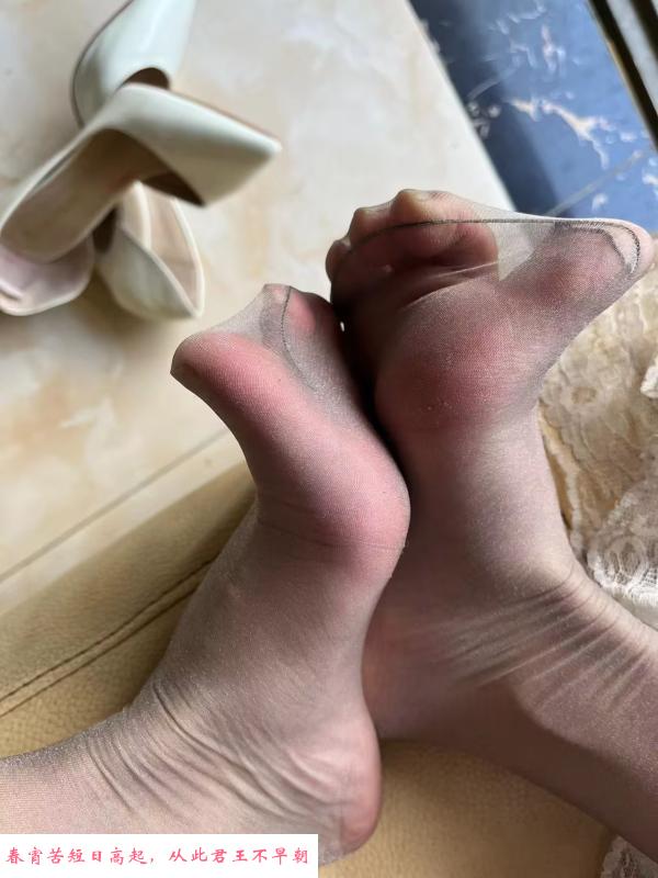 丝袜腿巨好看 第2张
