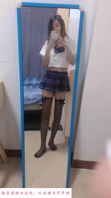 黑丝美腿骚叶子 第1张