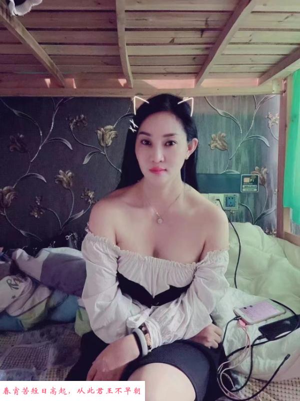 鼓楼大胸风骚少妇 第2张