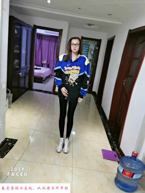 体育场丝袜熟女 第3张