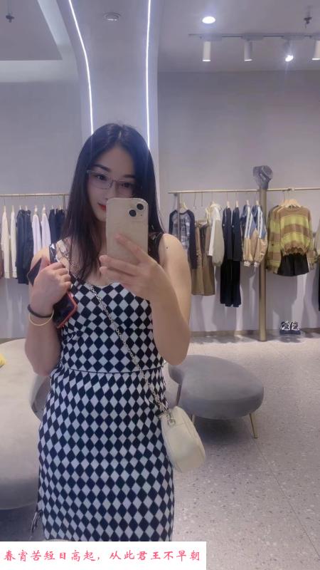 宝安妖媚眼镜妹 第2张