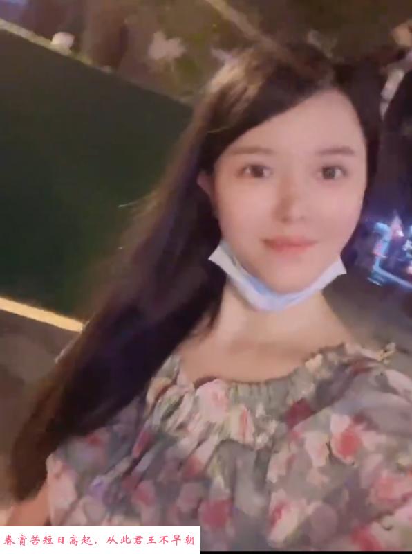 只做半套的小美女 第2张