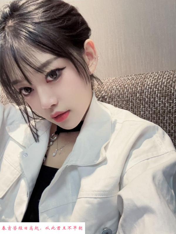 喜欢JK的奈子姐姐 第2张
