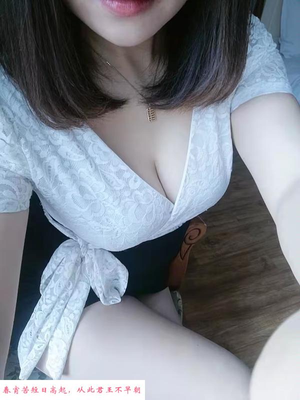 好身材大屁股美眉 第1张