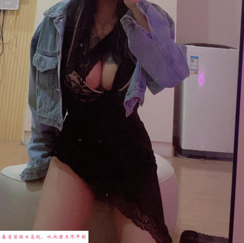 东站巨乳骚货 第1张