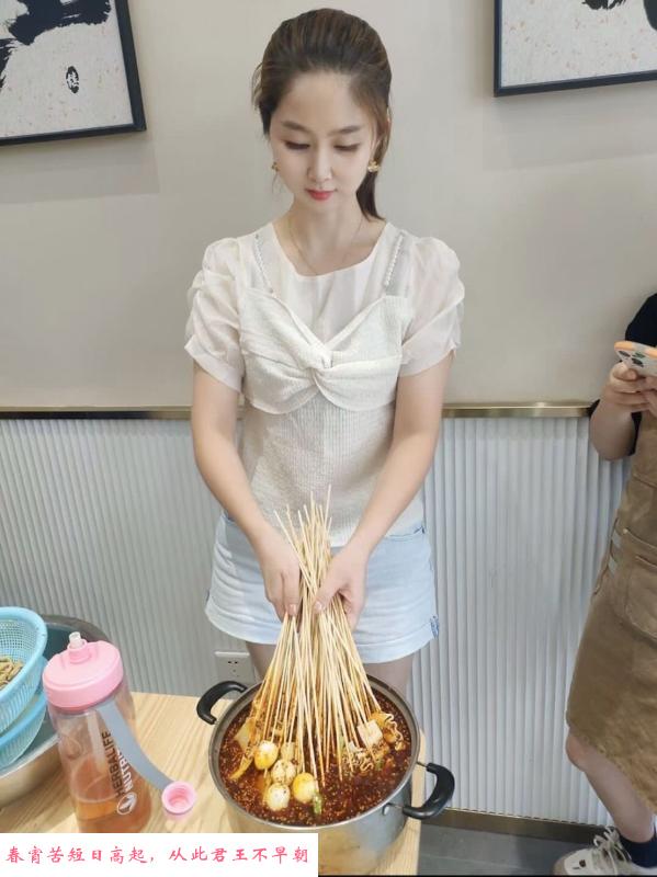 江岸小少妇 第2张