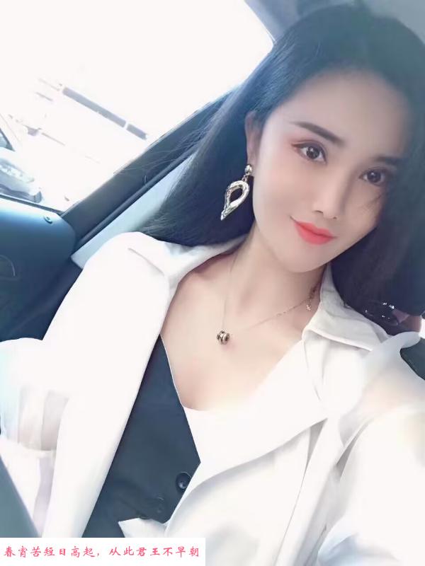 大胸模特身材牡丹 第1张