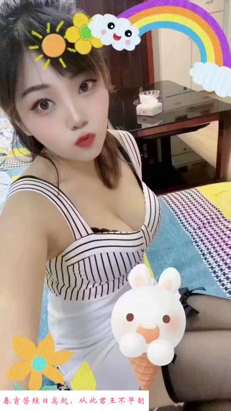 前凸后翘风骚妹子 第1张