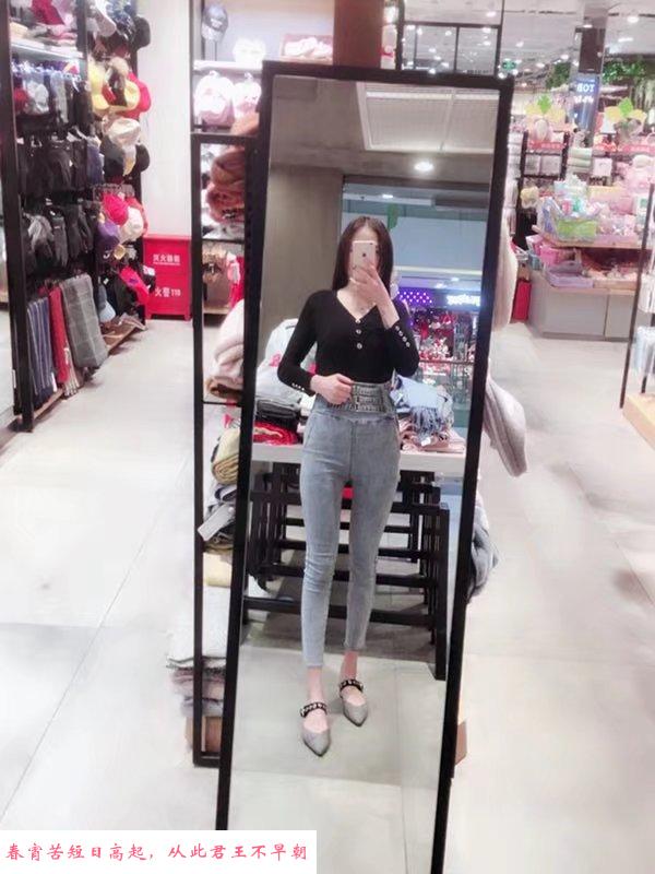 大长腿美女 第1张