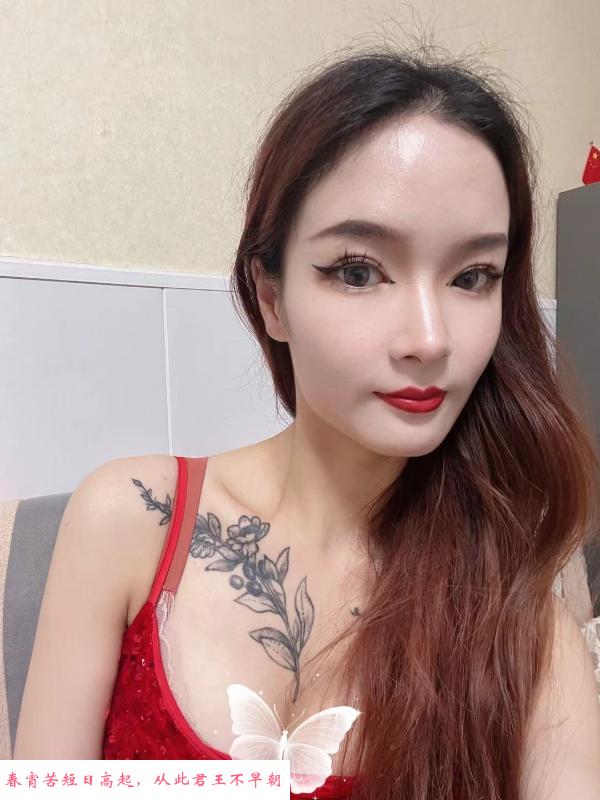 江宁万达花胸少妇 第2张