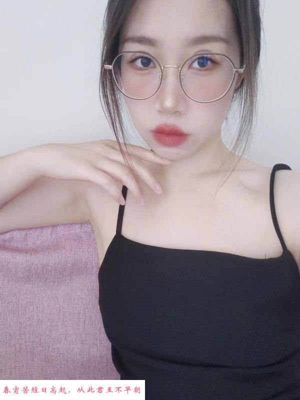 性感长腿眼镜妹子 第1张