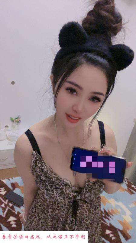 黑框眼镜少妇 第1张