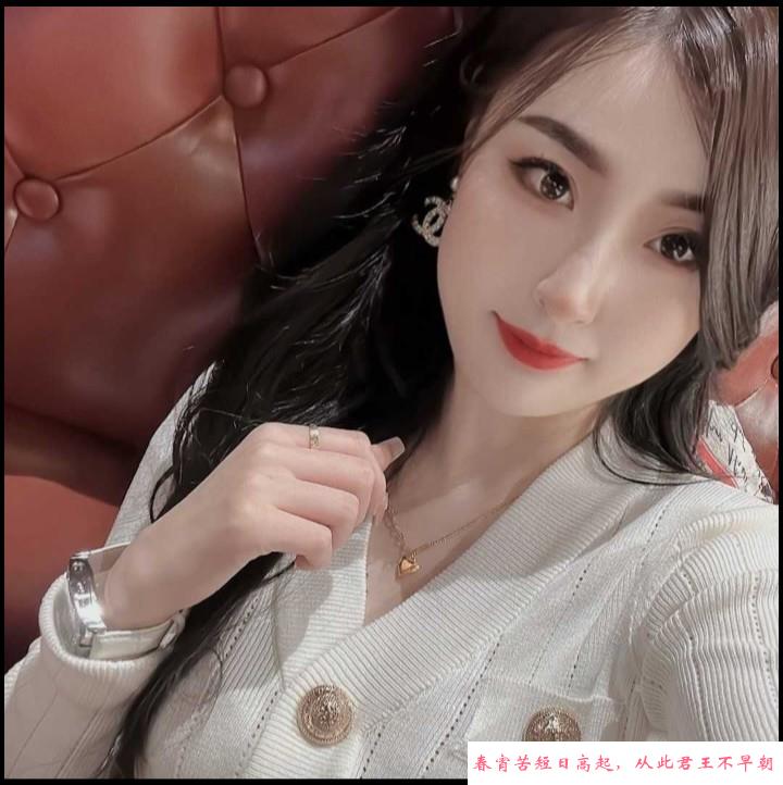性感大波浪卷发少妇 第3张