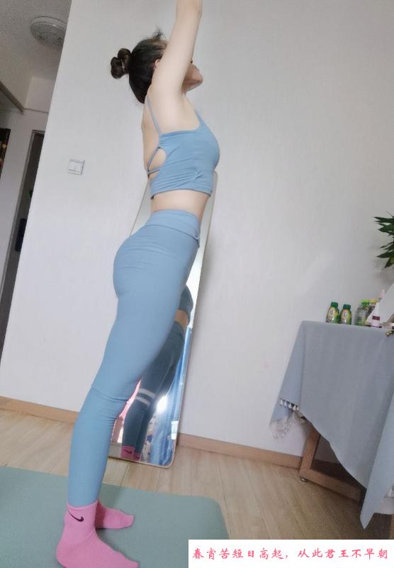 身材不错的风骚妹子 第2张
