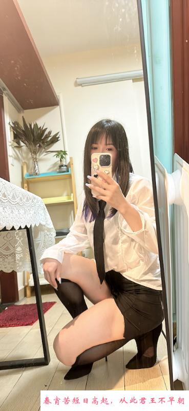 OL制服美腿娜娜 第1张