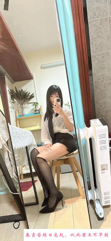 OL制服美腿娜娜 第2张