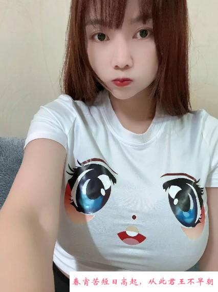 漂亮胸型妹子 第1张