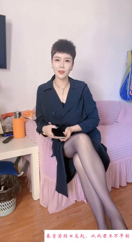 短发丝袜高跟少妇 第3张
