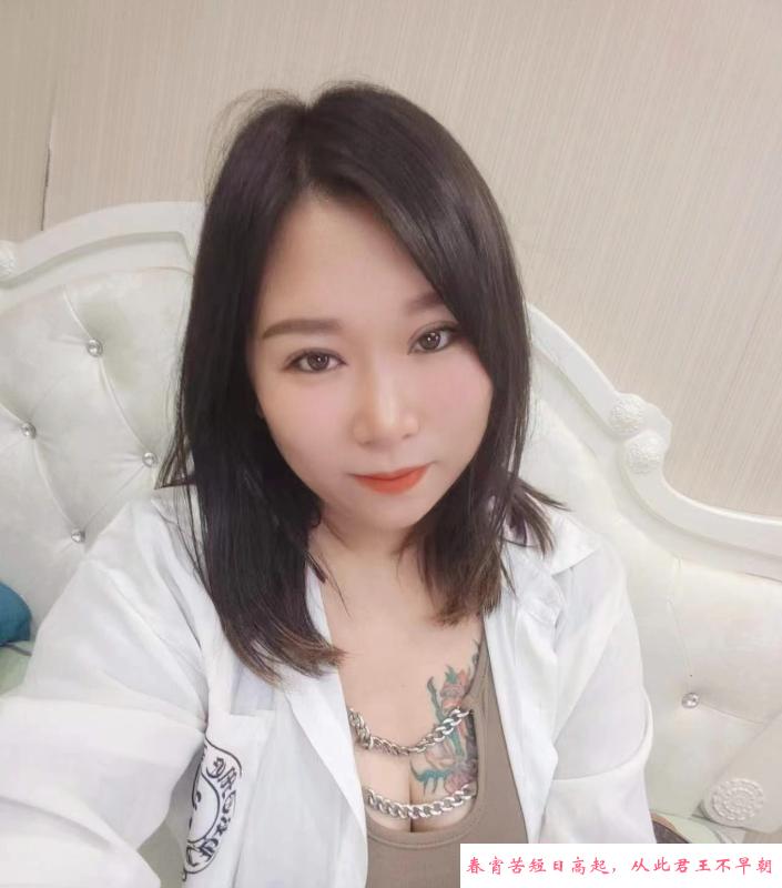 北站微胖大胸美女 第2张