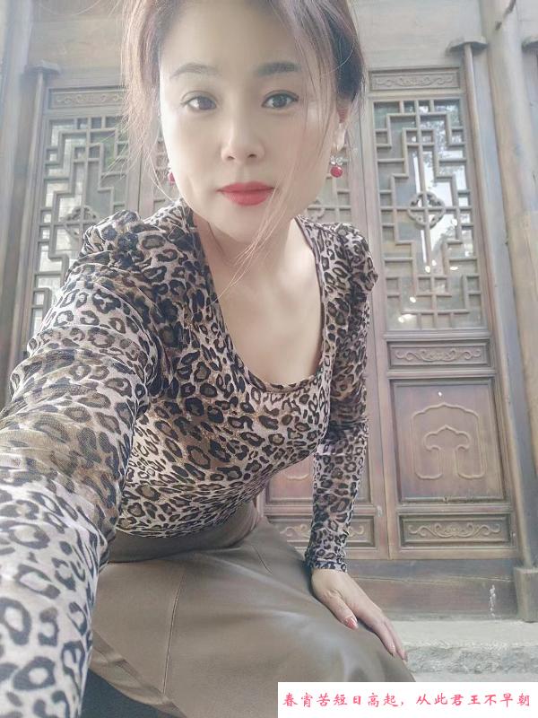风韵熟女老板娘 第3张
