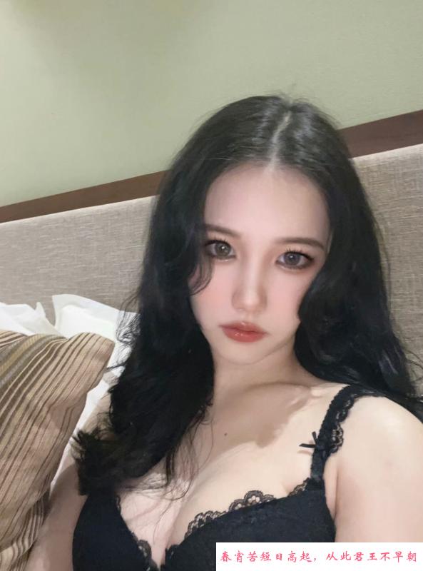 光谷特服少妇 第2张