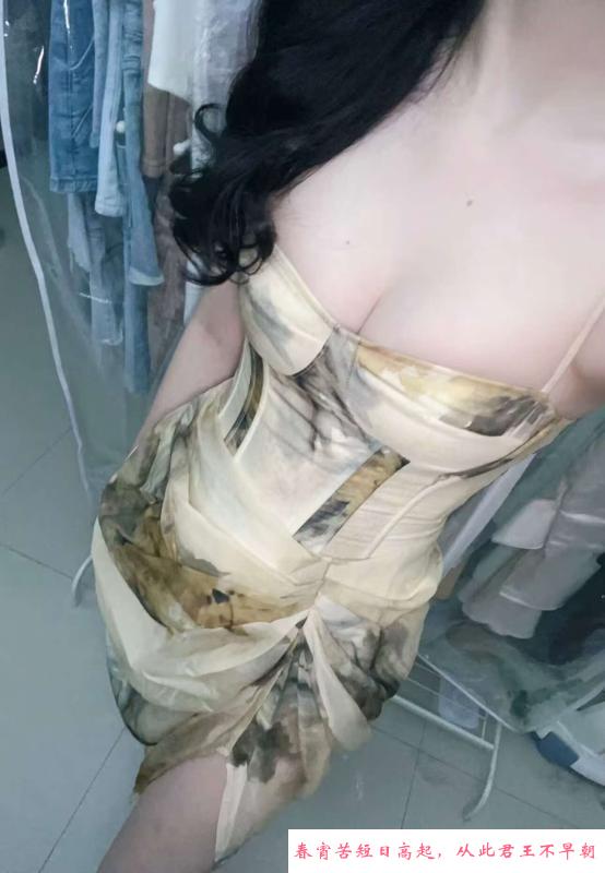 光谷特服少妇 第3张