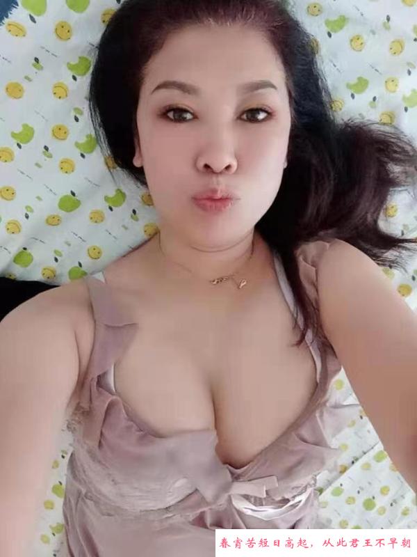 包夜熟女飘雪 第2张
