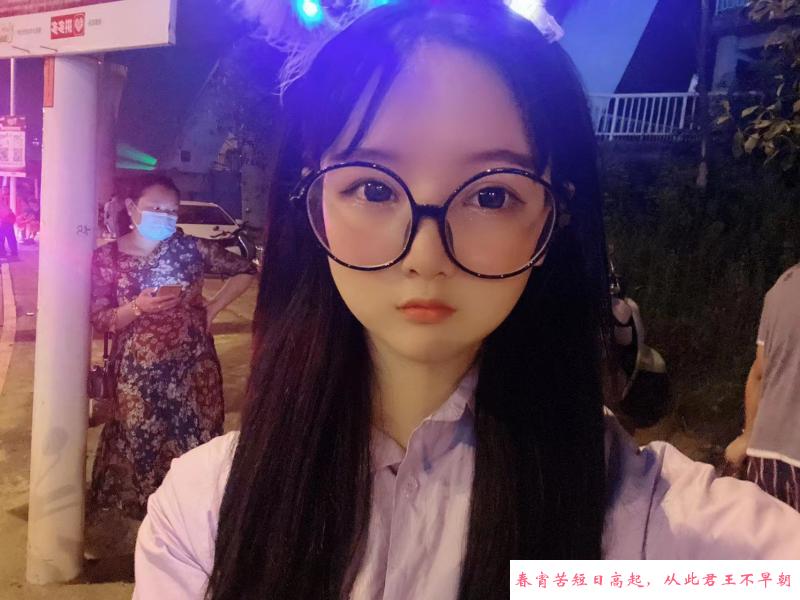 南京大胸萝莉E照 第1张