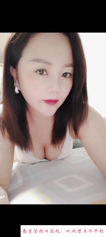 骚逼大屁股少妇 第3张