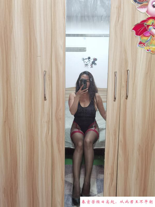 硚口区服装店老板娘 第1张