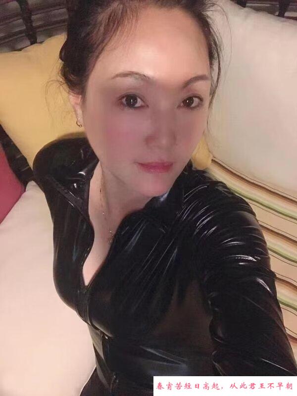 丰乳肥臀的高个熟女 第1张