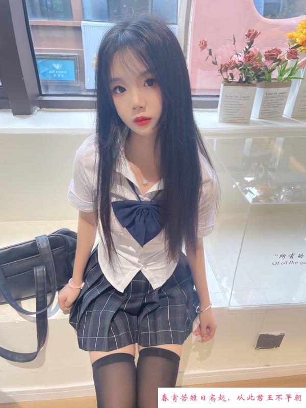 娇小玲珑的妹子 第1张