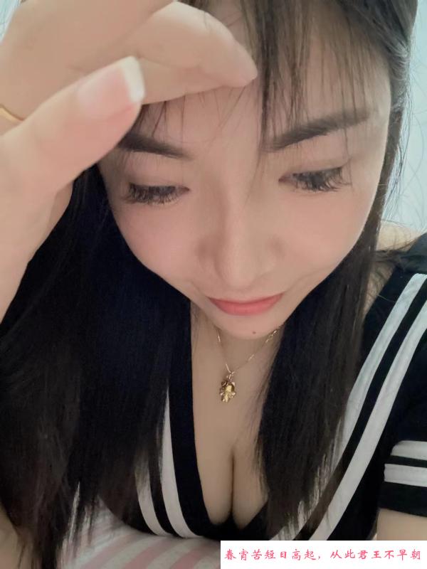 白嫩大波瑜伽老师 第2张