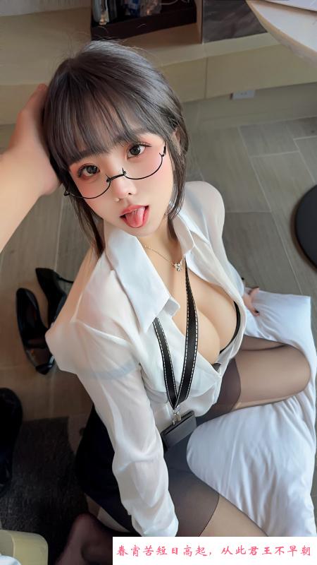 新街口大奶美女 第2张