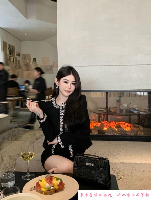 滨江浦沿双飞姐妹 第2张