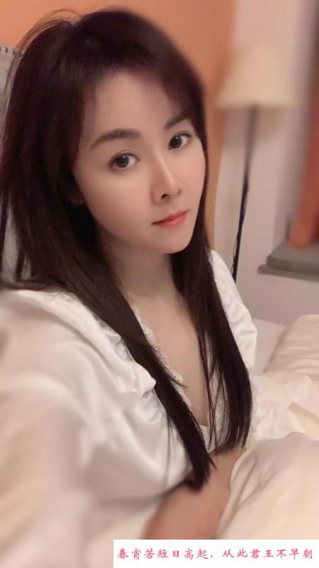 边跳舞边服务的任冉 第1张