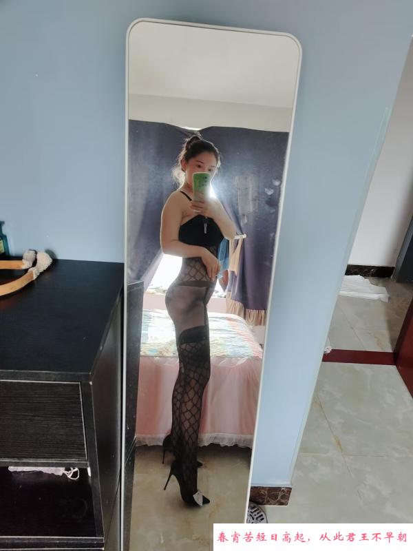 欲望丝袜骚少妇 第2张